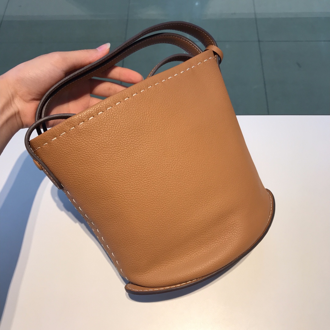 델보 팽 미니 버킷 크로스백